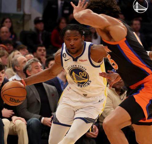 PG模拟器官方网站-内线防守被尼克斯打穿 勇士士气萎靡继续坠落